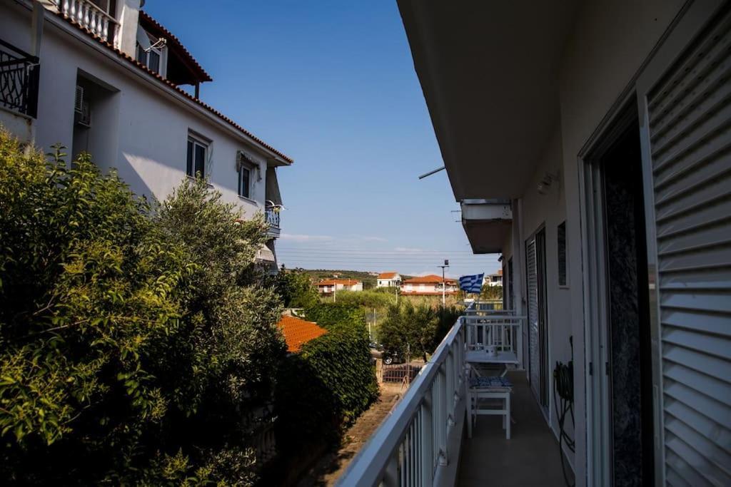 Blue Theros Apartments Paralia Dionisiou Extérieur photo