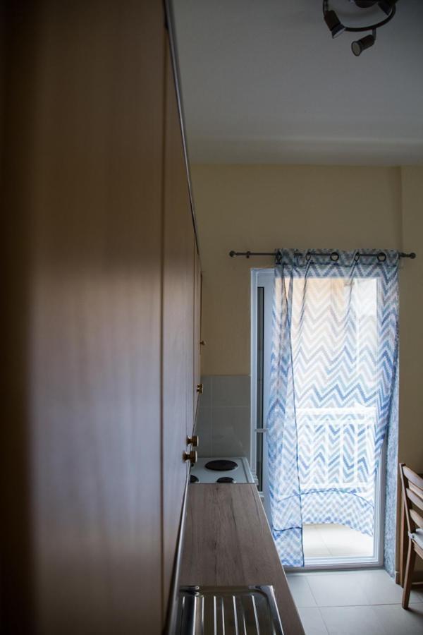 Blue Theros Apartments Paralia Dionisiou Extérieur photo